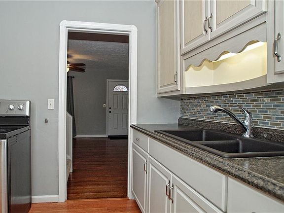 4th image of 478 E 327th St
