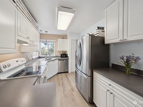 5th image of 7602 S Clement Avenue