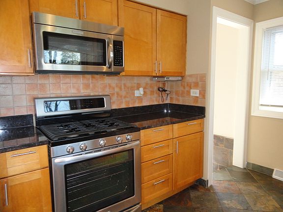 2nd image of 1210 Twin Oaks St
