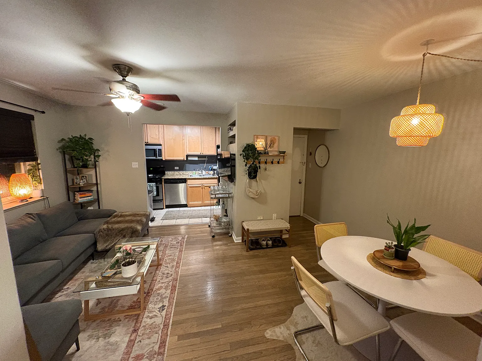 2 bed, 800 sqft, $1,695 — Photo 2