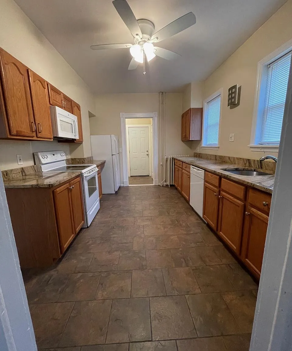 1 bed, 1.0 bath, 800 sqft, $2,300 — Photo 2