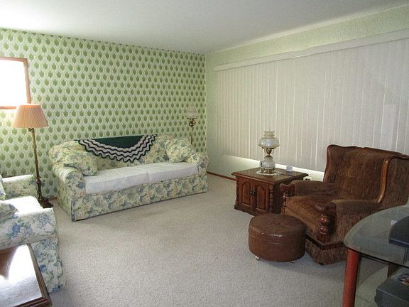 3rd image of 111 Indianwood Dr