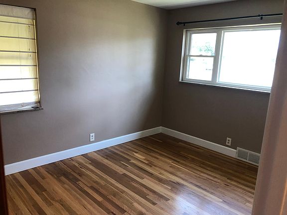 4th image of 295 Glencross Ave