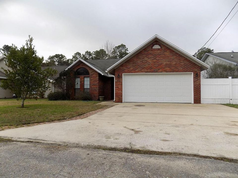 1st image of 118 Crystal Lake Ln