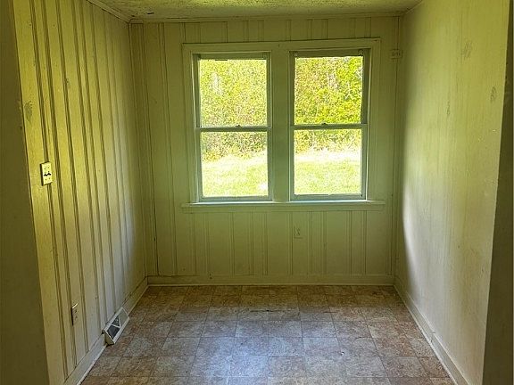 4th image of 2109 Woodbine Dr