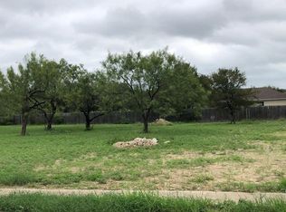 16 Rio Seco Dr, Uvalde, TX 78801