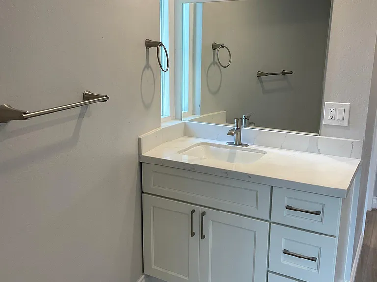 6572 Crown Blvd — Photo 7