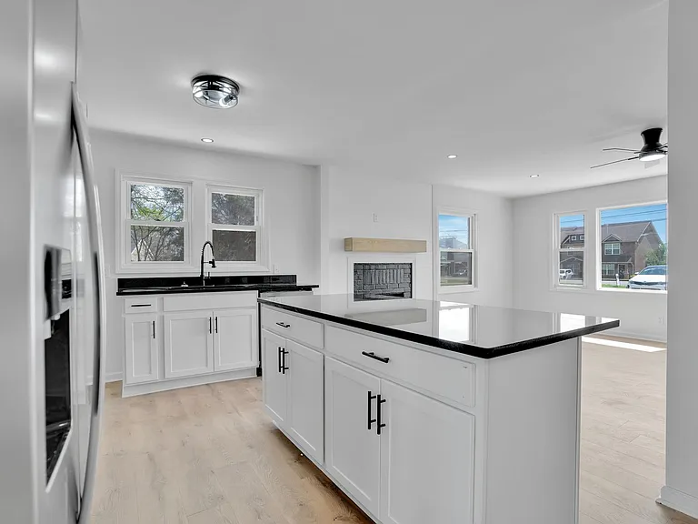 1857 Memorial Dr — Photo 13