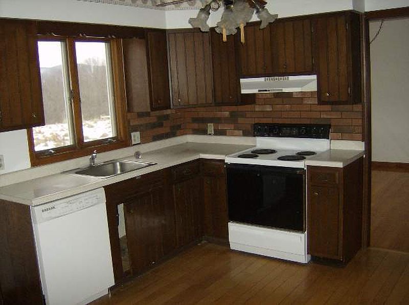 4th image of 570 WEST Street
