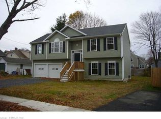28 Lynncrest Dr, Stratford, CT 06614