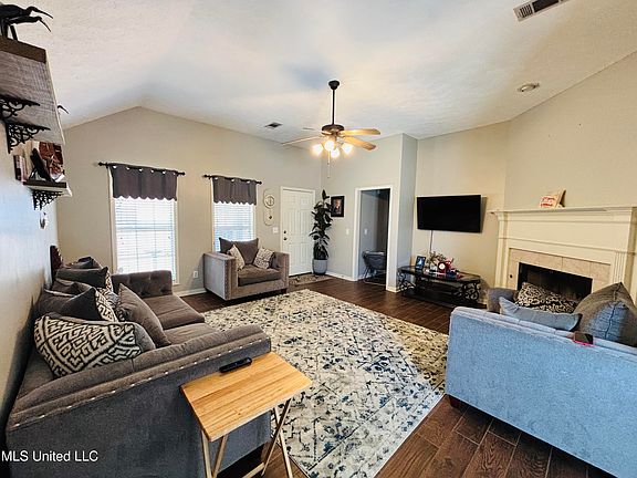 5th image of 100 Magnolia Way