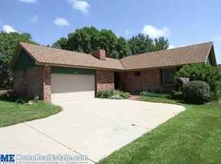 1006 Twin Ridge Rd, Lincoln, NE 68510
