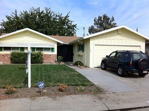 1st image of 123 Stirling Ct