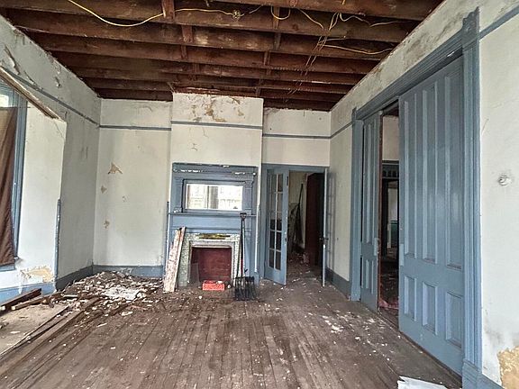12th image of 311 N James Street