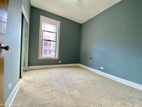 3rd image of 900 W Montrose Ave #1317