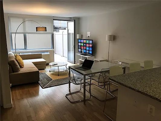 Rented by R New York | media 33