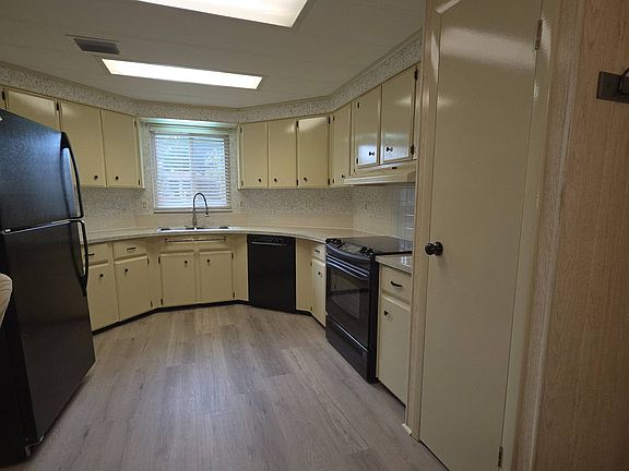 4th image of 1704 Sedgefield Ln #D