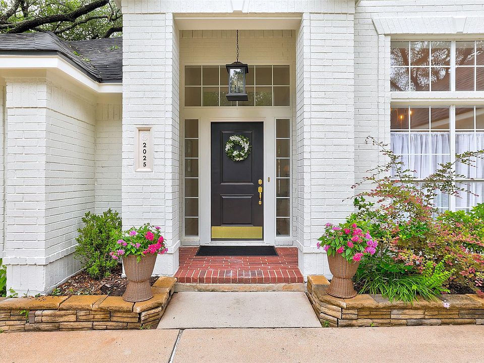 1st image of 2025 Saint Andrews Dr