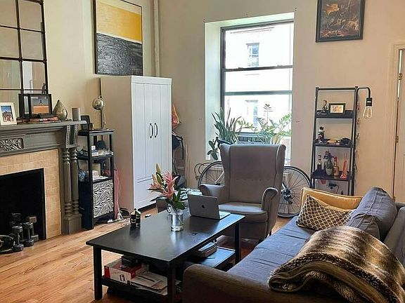 2nd image of 139 W 80th St APT 2B