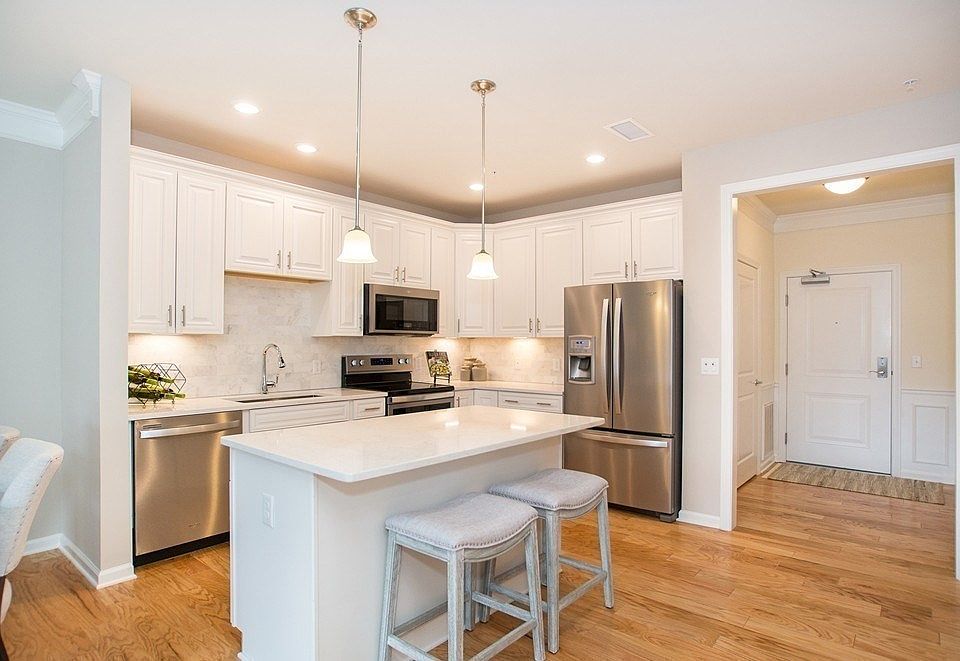 1st image of 2111 Pennington Dr #2111