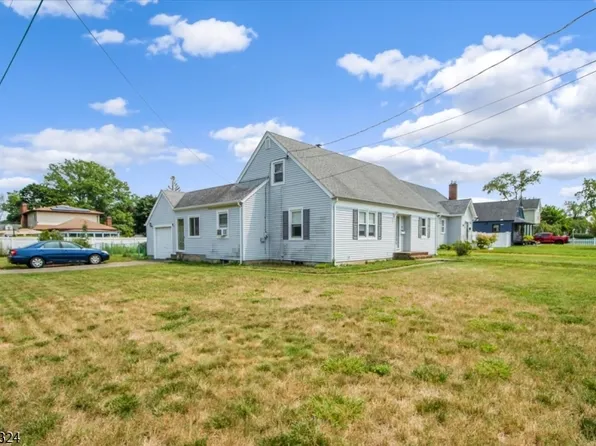 42 2nd St, Pequannock Twp., NJ 07440