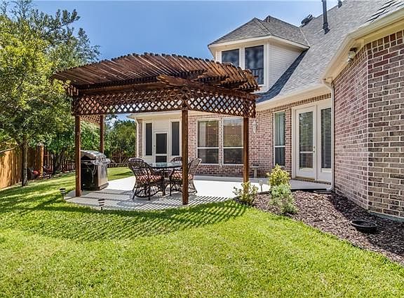 3rd image of 800 Camelot Ct