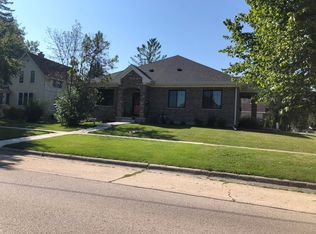 130 W High St, Sycamore, IL 60178