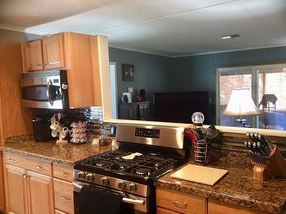 4th image of 146 Lakeside St