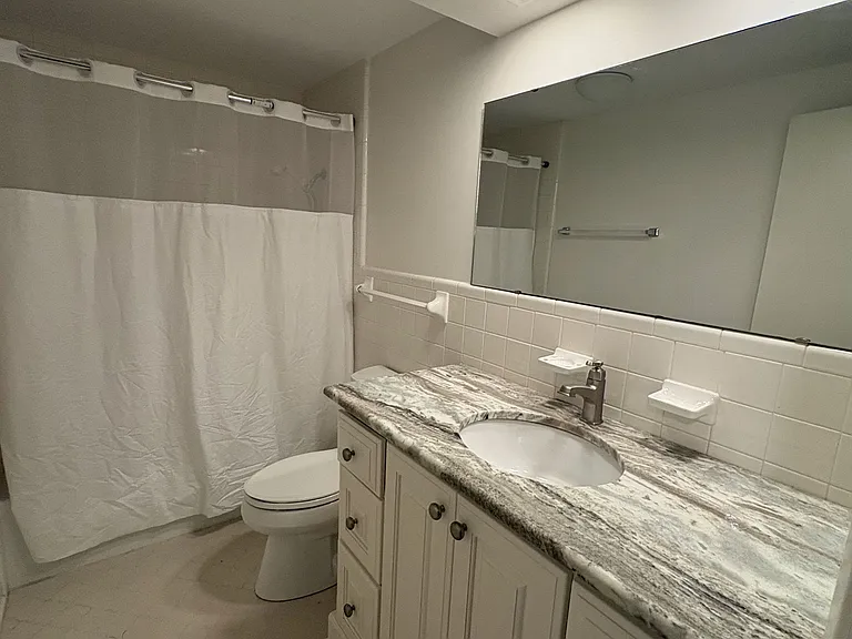 2620 N Taylor St — Photo 9