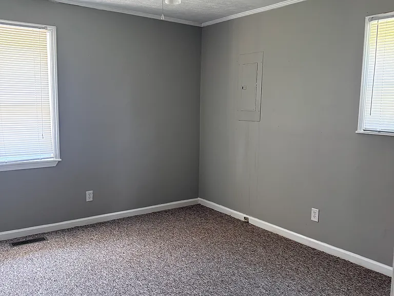 210 Oak St — Photo 12