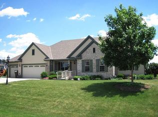 812 Andover Dr, Eagle, WI 53119