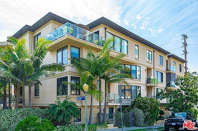1st image of 1825 Fox Hills Dr APT 101
