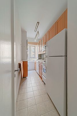 4th image of 25 Central Park W APT 3V
