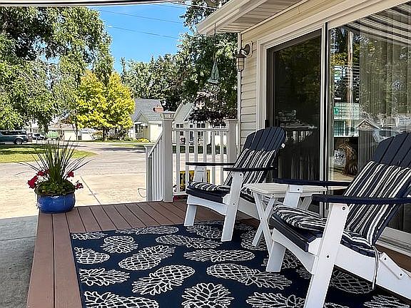 3rd image of 2501 Island Park Dr
