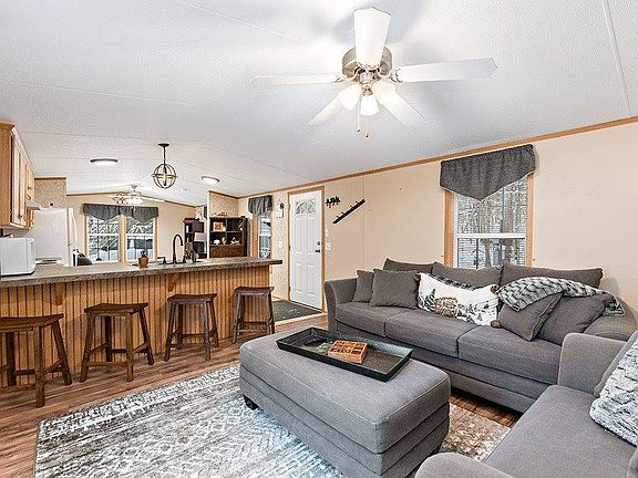 2nd image of 322 Ferncreek Seven