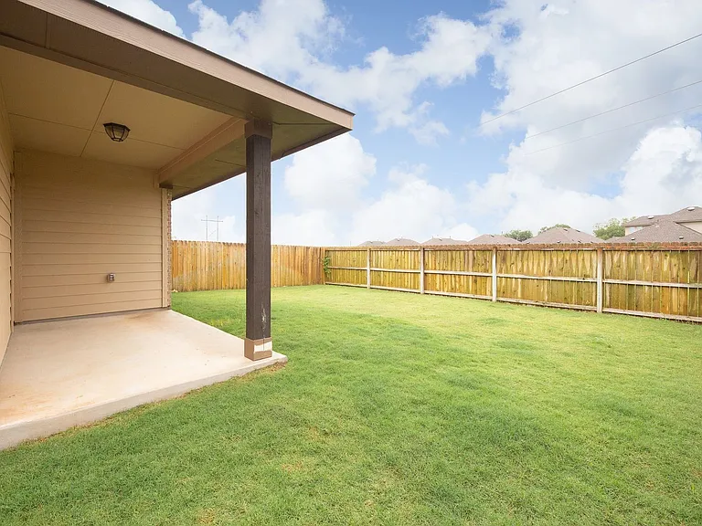 110 Hidden Springs Dr — Photo 16