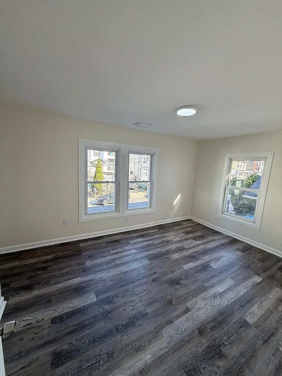 Building Photo - 48 Oraton St