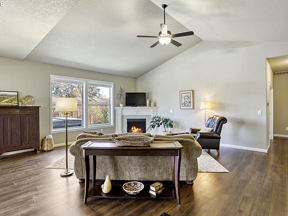 3rd image of 2141 Thomas Way