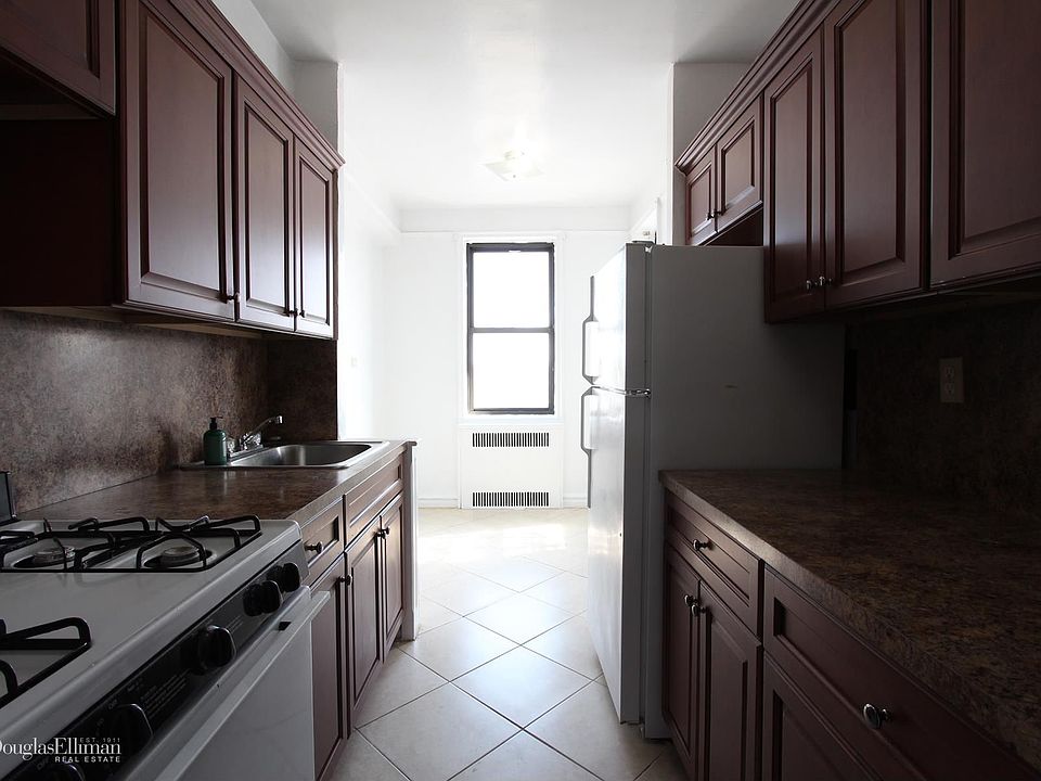 2nd image of 2775 E 16th St APT 3D