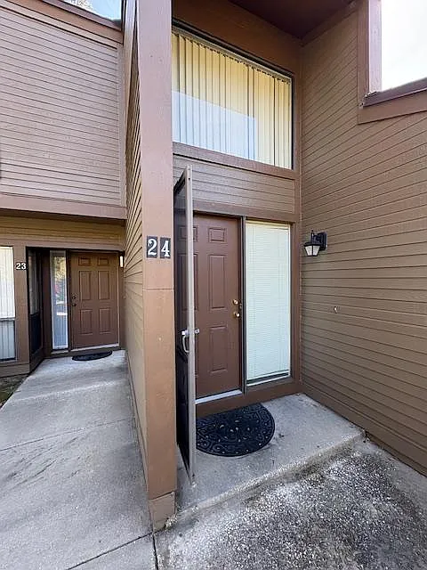 24 Southbury Ct — Photo 4