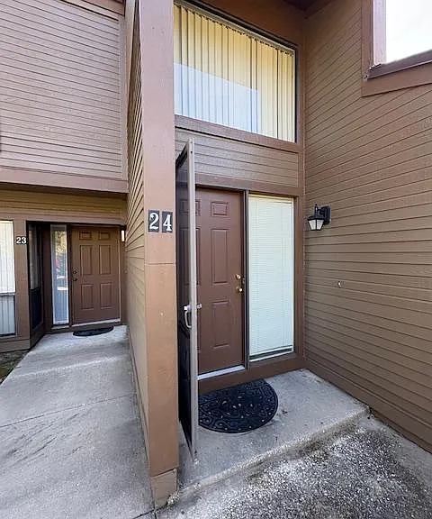 24 Southbury Ct — Photo 4
