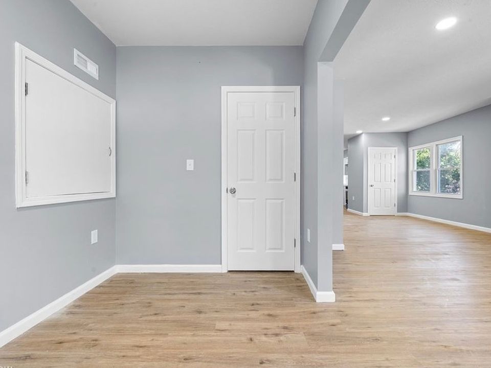 1st image of 3929 Riverside Ave #1