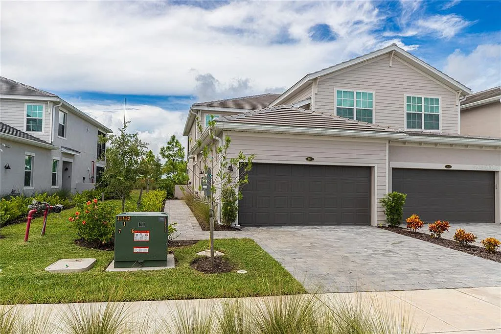 3 bed, 2.0 bath, 1749 sqft, $4,000 — Photo 1