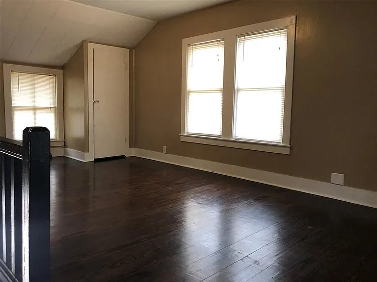 208 Avenue A St — Photo 21
