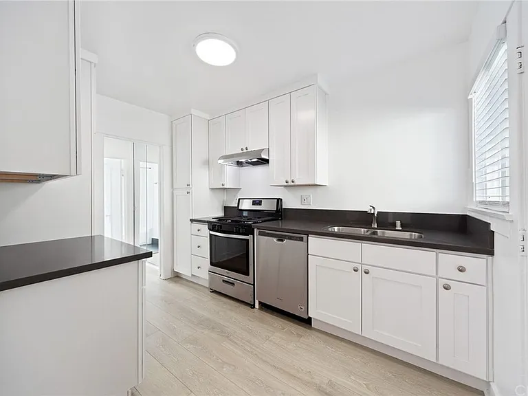 921 Grand Ave #919 — Photo 2