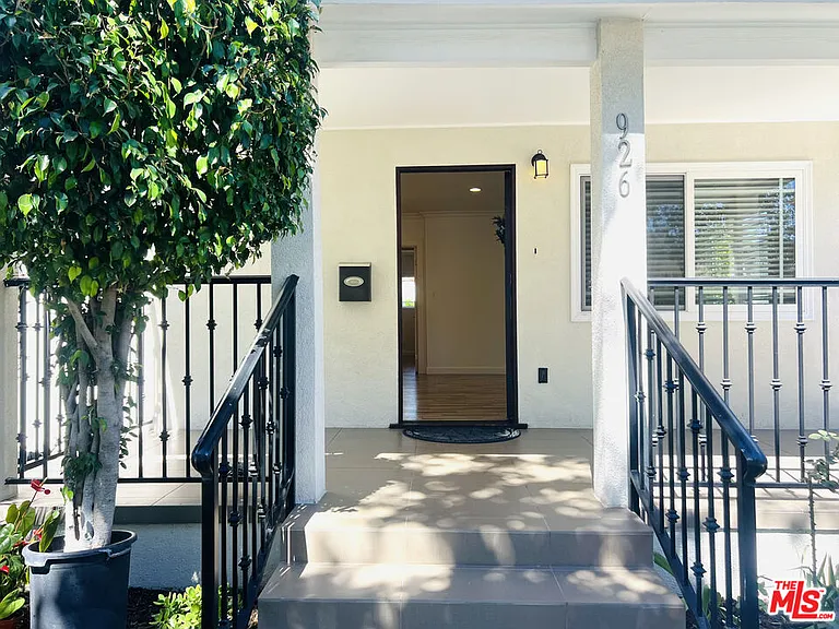 926 N Pass Ave — Photo 3