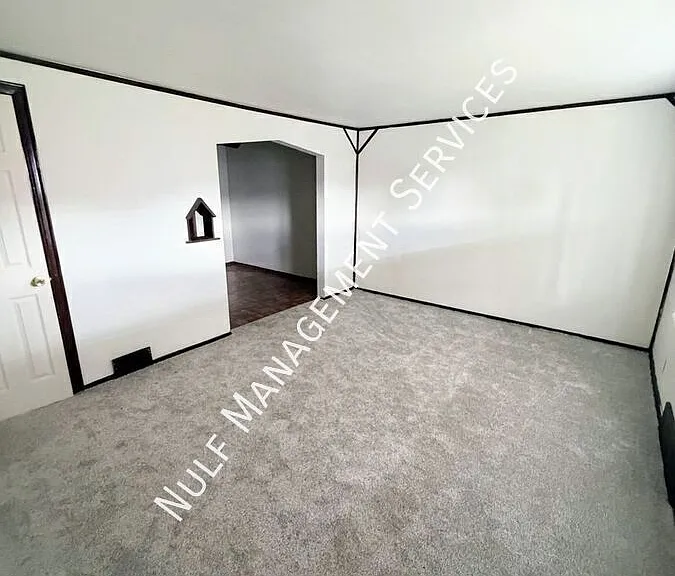 189 Oxford Dr — Photo 3