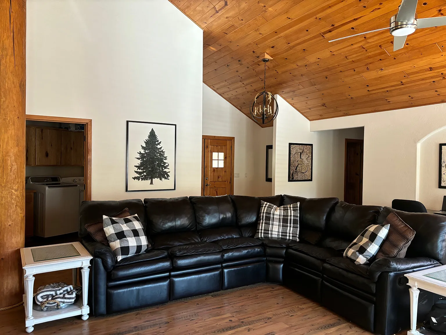 3 bed, 2205 sqft, $3,000 — Photo 2