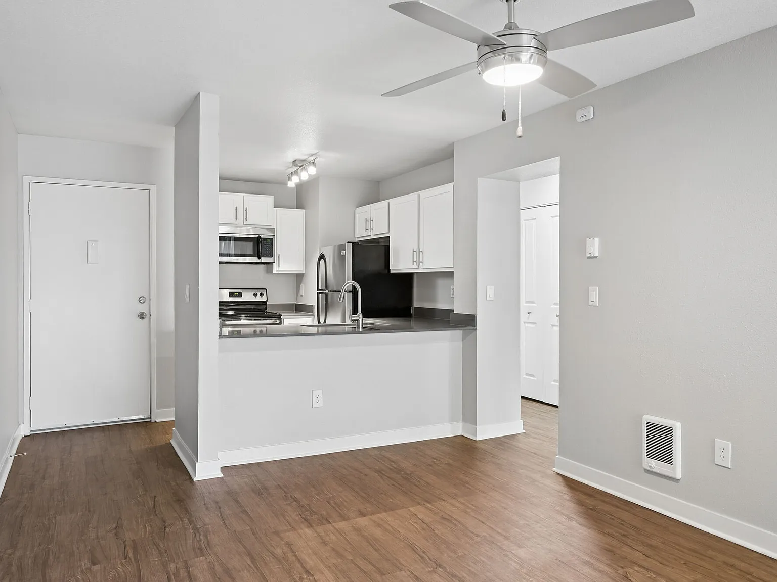 Sterling Pointe — Photo 3