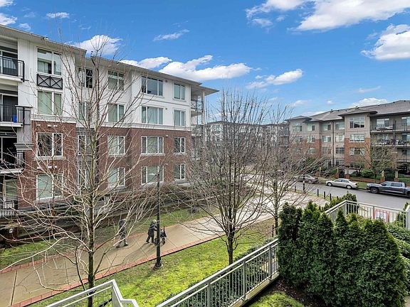 4th image of 9233 Odlin Rd #226